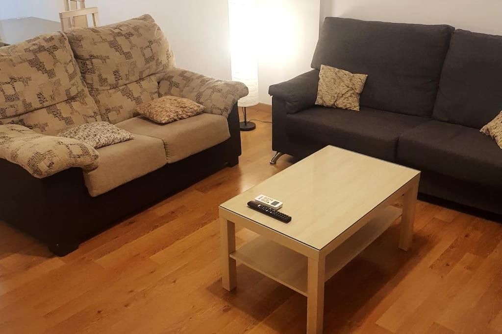 2F, Aire Acondic, 80M2, 2 Dormitorios, 4 Huespedes, Wifi Gratis La Linea de la Concepcion Bagian luar foto